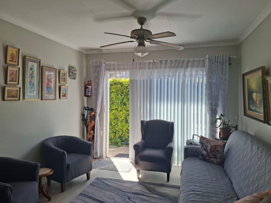 2 Bedroom Property for Sale in Hartenbos Central Western Cape